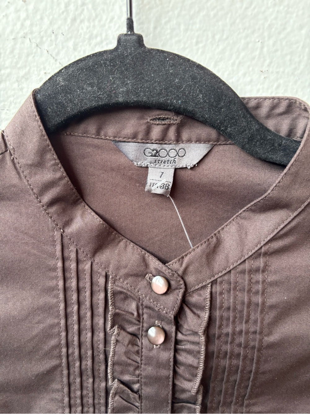 Y2K Classic Women's Brown Short-Sleeve Ruffled Button Shirt - Picture 2 of 3